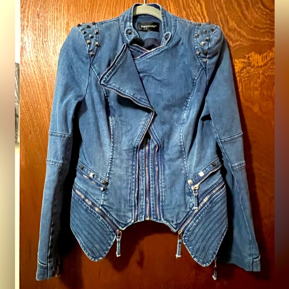 Studded shoulder denim jacket, sz Medium (recommend for a XS & Small)